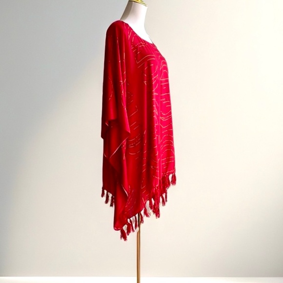 0097/ Bright Red Moon Chase Pattern Poncho - Picture 6 of 10